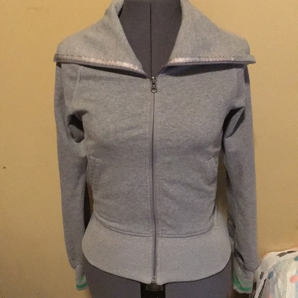 Lululemon 🍋 - Picture 2 of 4